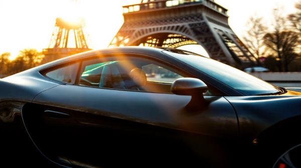 Découvrez les sensations fortes : expérience de pilotage à Paris